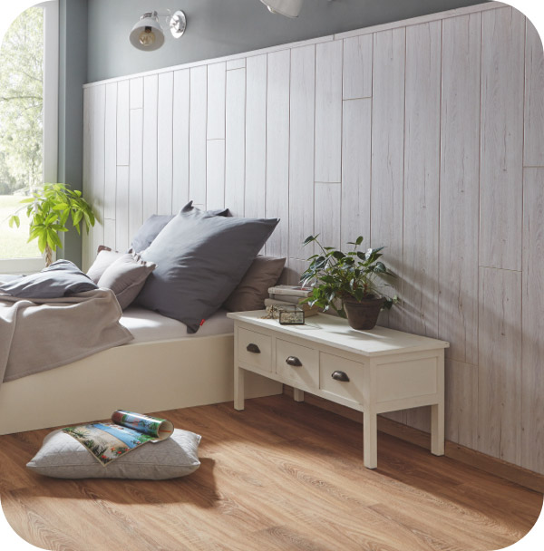 Panneaux en bois derrière le lit | B+M HolzWelt à Appenweier