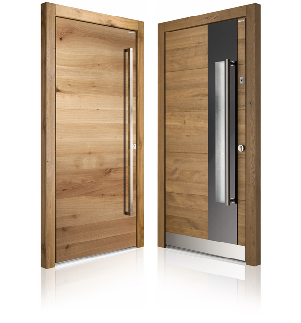 Zwei rustikale Haustüren aus Holz in unterschiedlichen Varianten | B+M HolzWelt